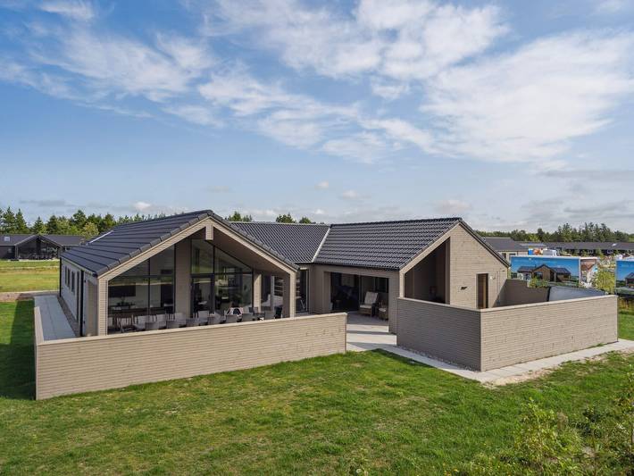Ferienhaus für 16 Personen, mit Sauna und Pool sowie Terrasse, mit Haustier in Houstrup Strand