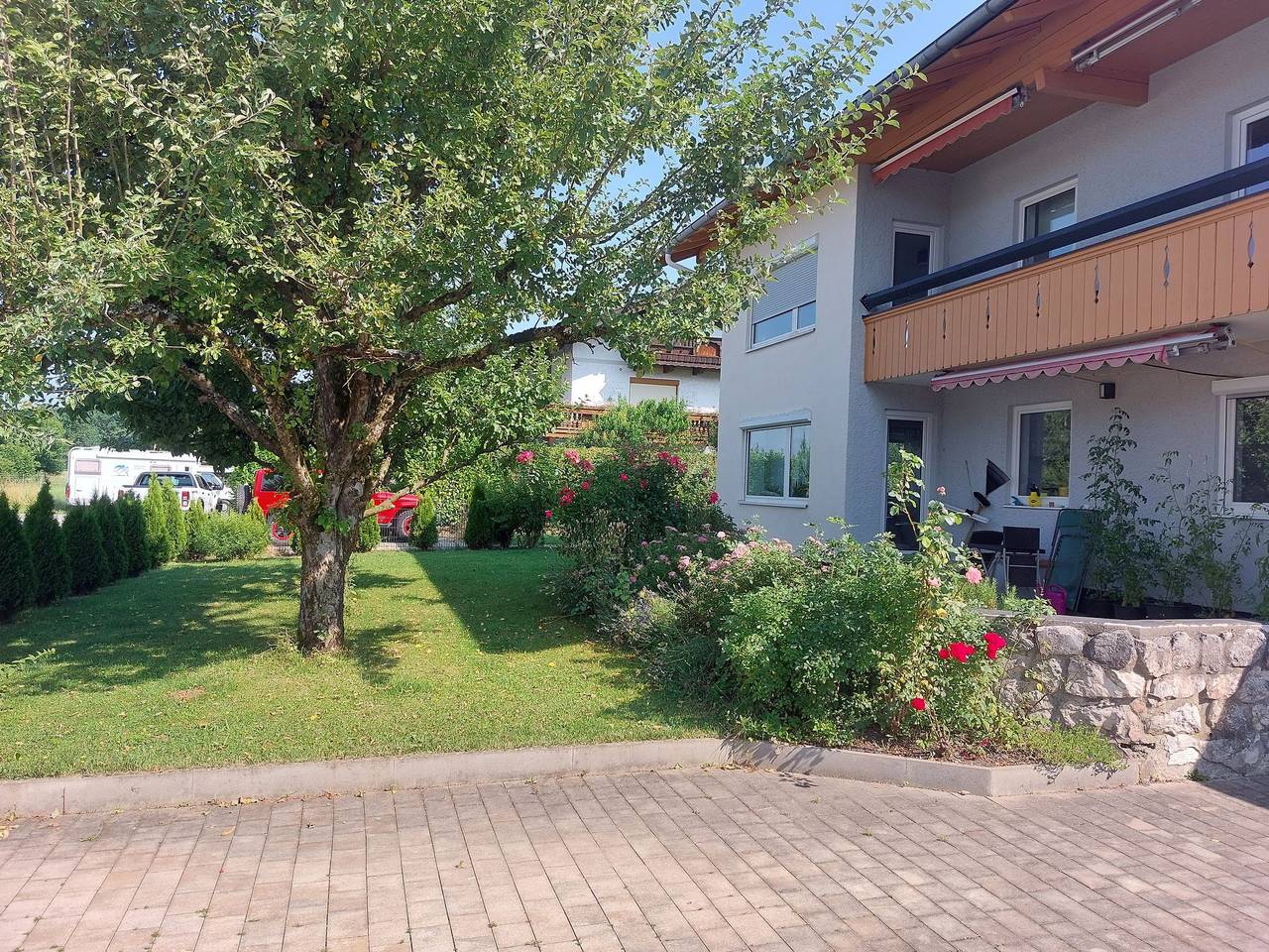 Ganze Ferienwohnung, Gästehaus Hochgern - Blick Hochgern 80m² mit Südbalkon, bis zu 6 Personen, 2 separate Schlafzimmer in Grassau, Chiemsee