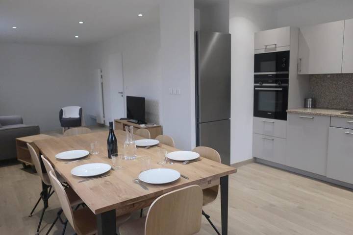 Location de vacances pour 6 personnes, avec vue et jardin dans Belleville-en-Beaujolais - 3