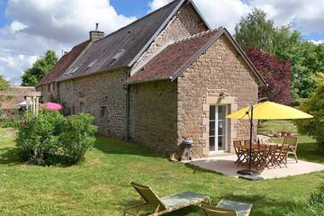 Gîte pour 6 personnes, avec jardin à Saint-Fraimbault