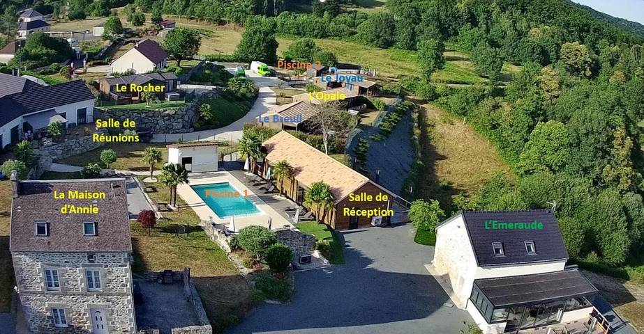 Gîte pour 6 personnes, avec jardin ainsi que vue et piscine, animaux acceptés à La Chapelle-Taillefert