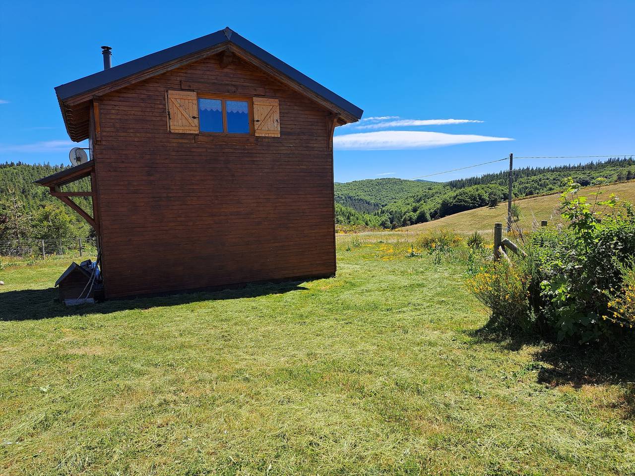 Chalet 'En Bois Tout Confort' avec vue sur montagne, terrasse privée et jardin privé in L'Espérou, Val-d'Aigoual