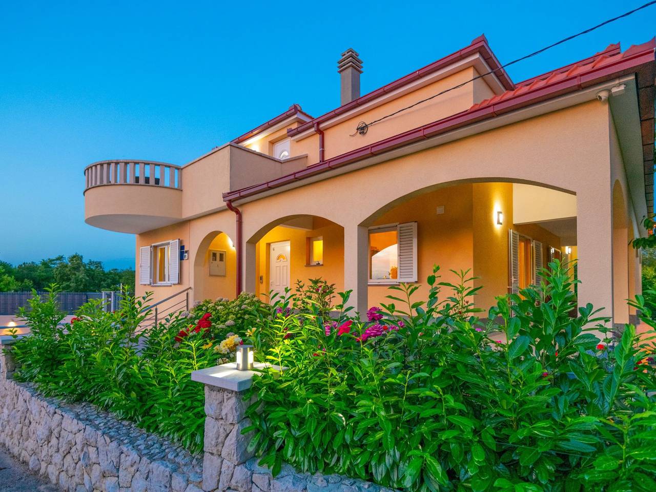 Villa "Mile" mit beheiztem Pool, Grill und Terrasse in Makarska Riviera