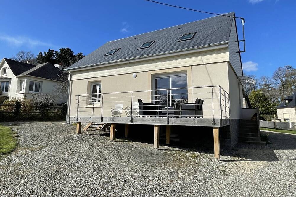 Maison rénovée proche mer 7 pers., jardin, wifi et ping-pong, 3 chambres, 2 salles d'eau in Carolles, Côte de la Déroute