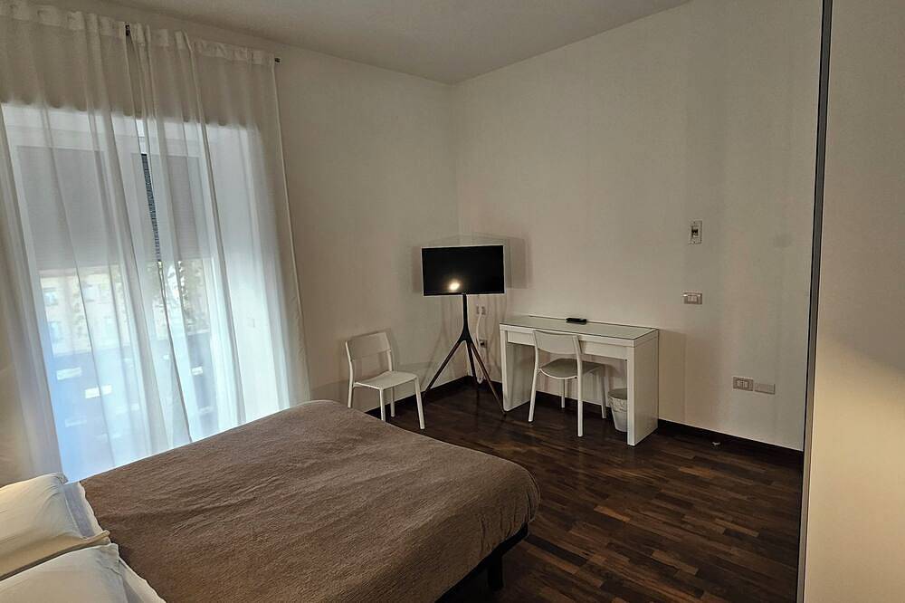 Double or Twin - Private Outdoor Bathroom and Private Parking in Loco in Potenza, Potenza Provinz