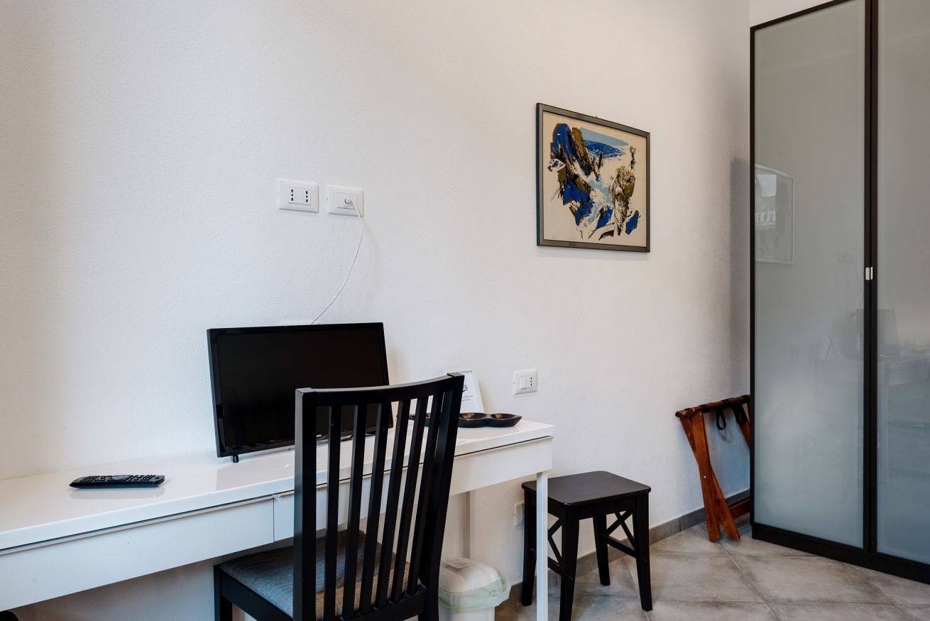 Entire apartment, Brinn Railway Station Rooms - Room 1 in La Spezia (City), La Spezia