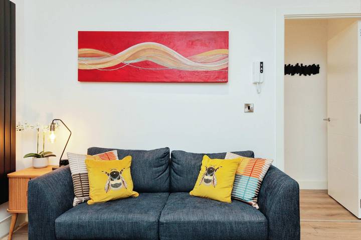 Entire apartment, Central Solihull 1-Bed â¢ Wifi â¢ Nec in Solihull, Birmingham Area