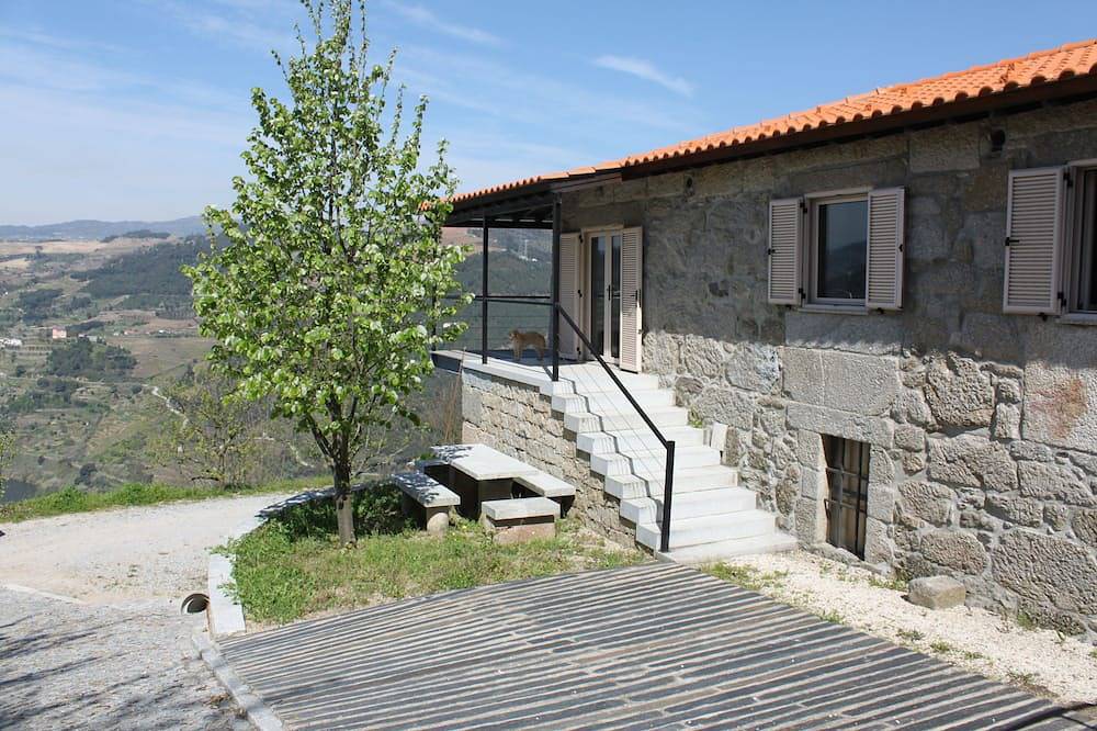 Terrus Wines, Douro Valley Lemon Tree Cottage und Casa da Eva in Serra do Marão, Resende