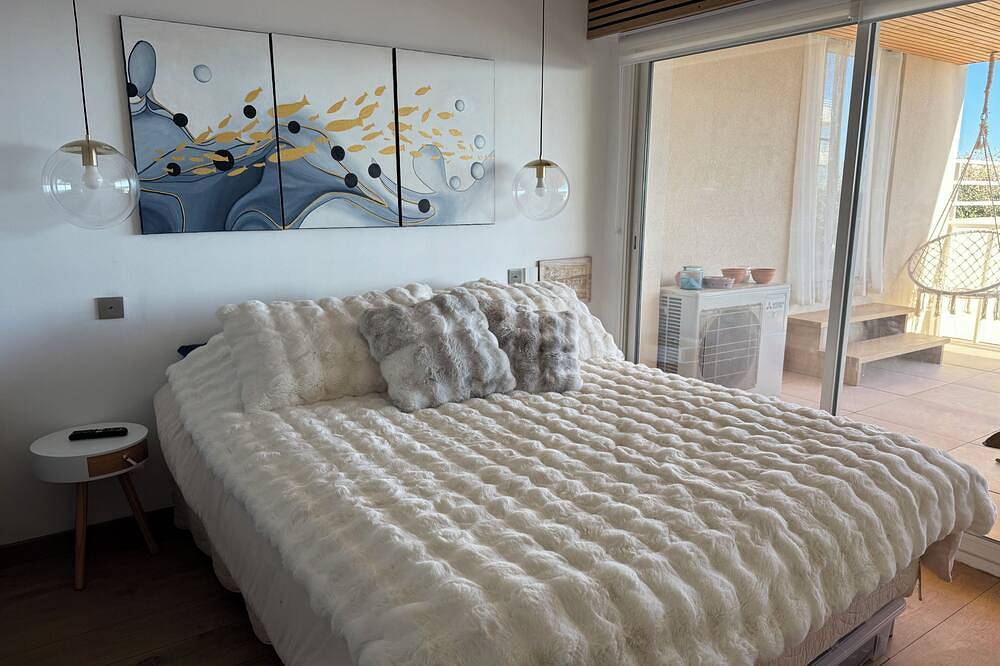 Ganze Wohnung, Waterfront apartment in Côte d'Azur 3 rooms in Le Trayas, Saint-Raphaël