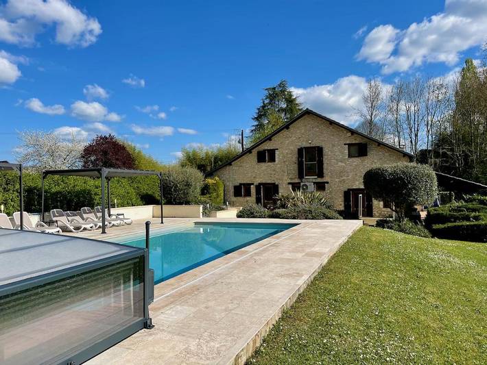 Villa pour 6 personnes, avec piscine et sauna ainsi que jardin et vue, animaux acceptés