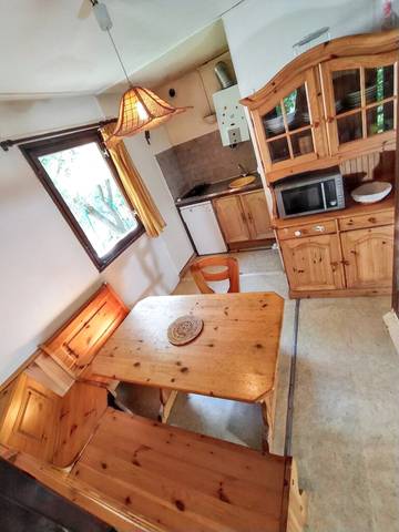 Gîte pour 6 personnes, avec piscine ainsi que terrasse et jardin, animaux acceptés à Escaro