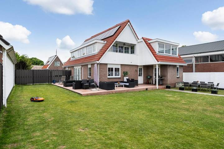 Villa voor 11 personen, with Balkon and Terras as well as Tuin and Uitzicht in Landsmeer