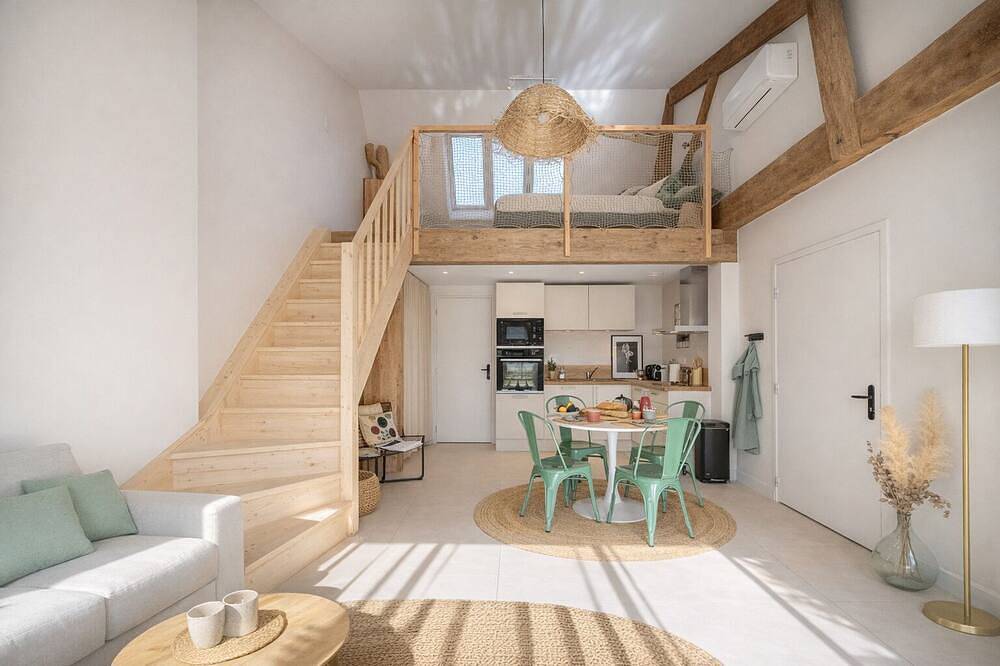 Ganze Wohnung, Cosy loft in former cannery: bright cocoon with mezzanine and terrace. in Saintes, Saintes und Umgebung