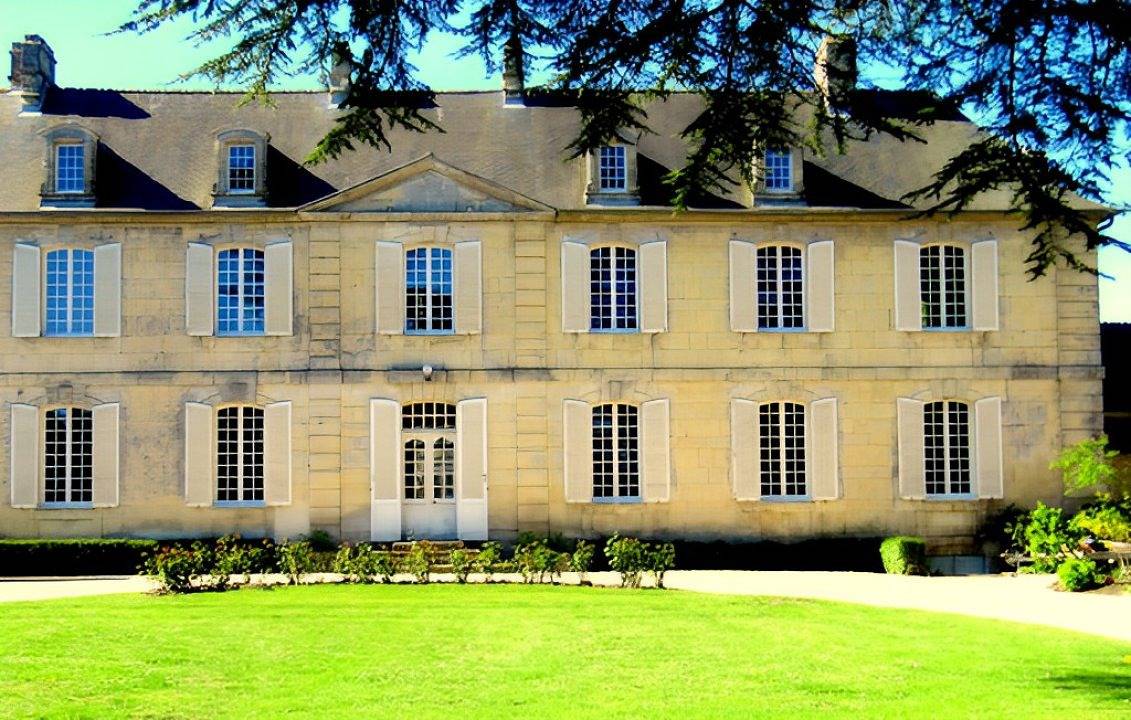Château les Cèdres - Chambre d'Agathe in Bretteville-l'Orgueilleuse, Région de Caen