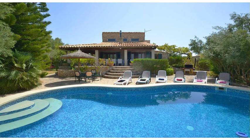 Holiday apartment for 9 people, with pool and garden in Inca