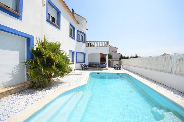 Villa für 10 Personen, mit Ausblick und Terrasse sowie Garten - 1