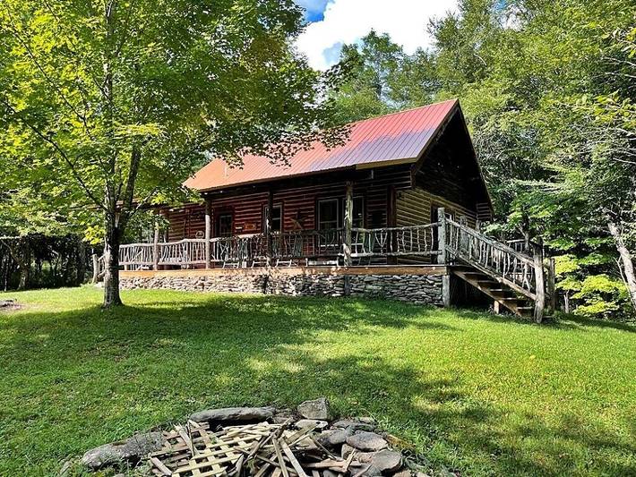 Log cabin for 6 people, with yard and terrace, with pets in Greenbrier River
