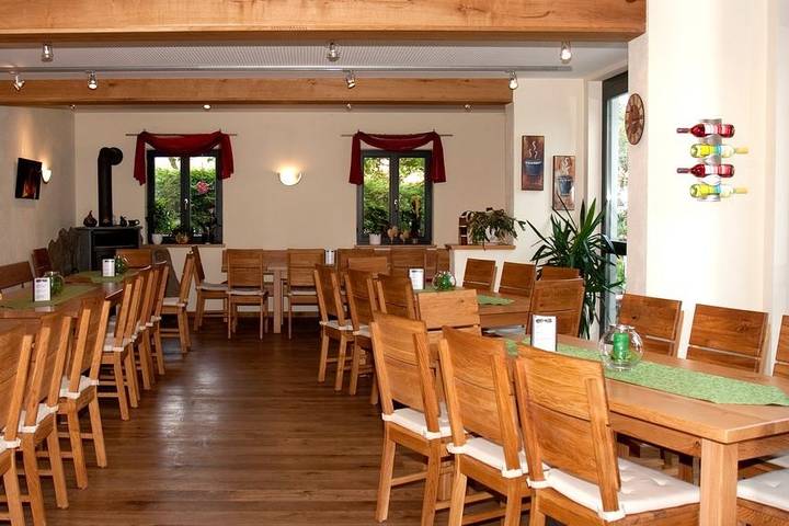Ferienwohnung für 6 Personen, mit Balkon/Terrasse und Terrasse sowie Garten und Pool in Unterfranken - 3