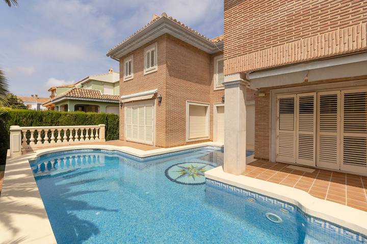 Casa de vacaciones para 12 personas, con terraza, Se admiten mascotas en El Puig