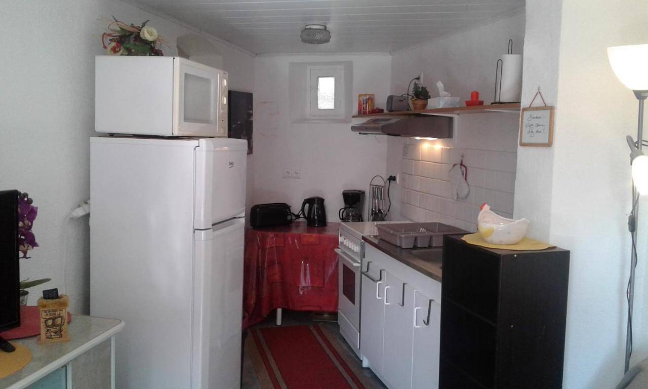 Appartement entier, Petit gîte de la Fontaine in Peyre-en-Aubrac, Région de Mende