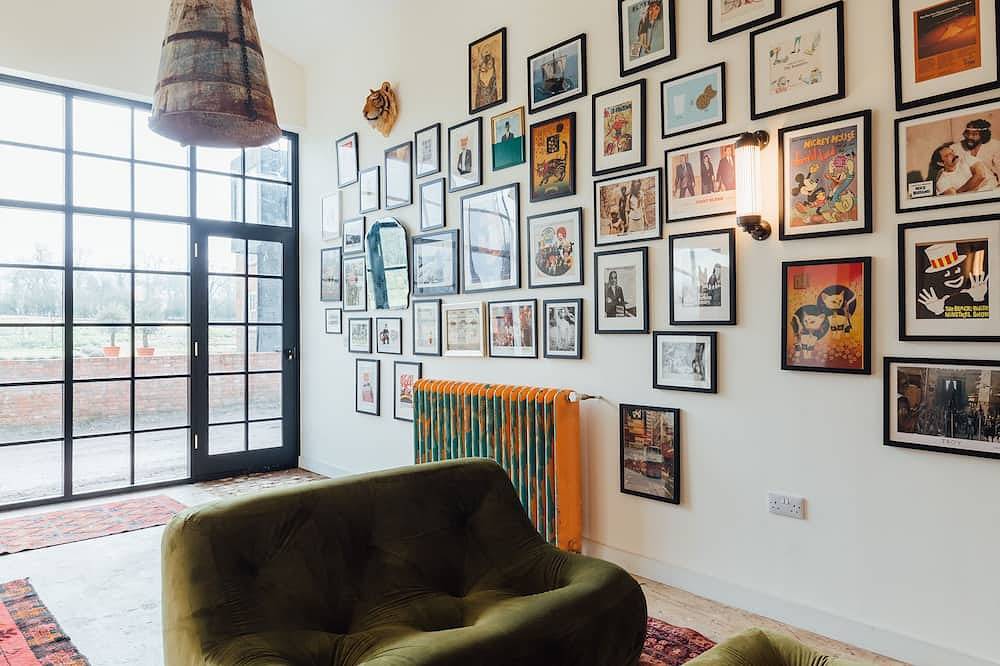 Mollys Cabin - Unique Farm Stay in Sutton Bonington, Nottinghamshire