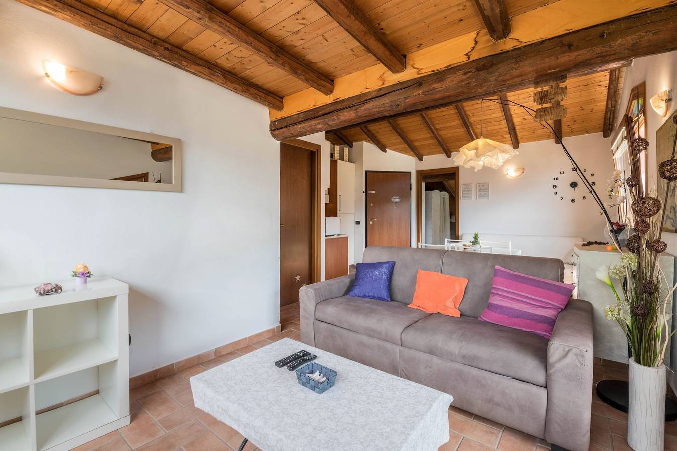 Ganze Wohnung, Haustierfreundliches Apartment "Mansarda con vista lago" mit Seeblick, Pool, Wlan und Terrasse in Sulzano, Catena Bresciana Occidentale