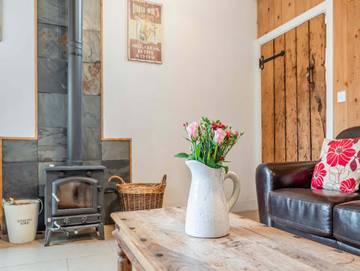 Log Cabin for 2 People in Stroud, Gloucestershire, Photo 3