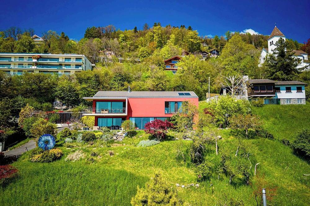 Luxury Villa Retreat with Garden & Lake Views in Le Mont-Pèlerin, Chardonne