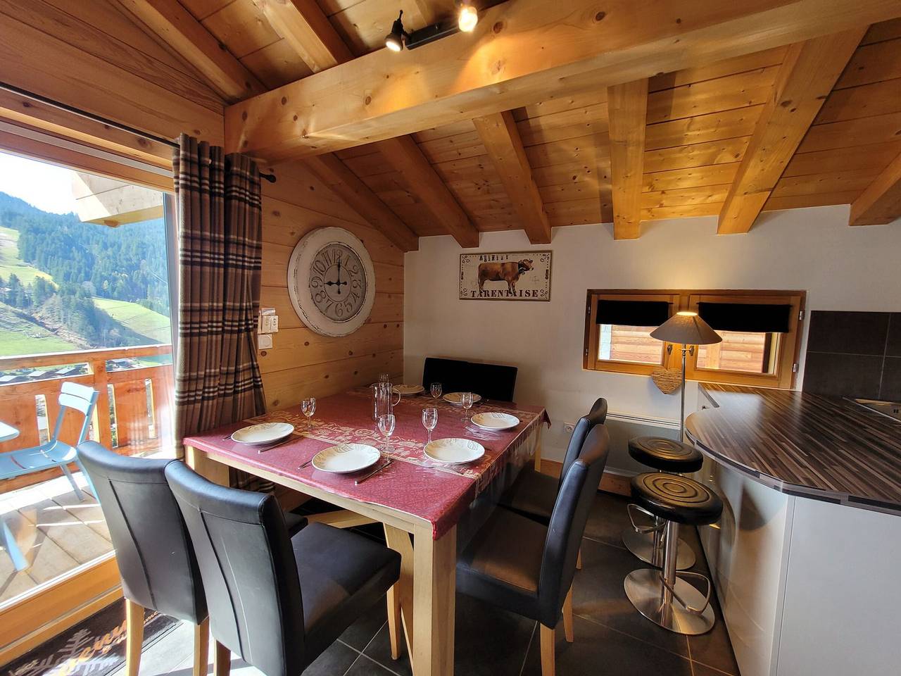 Cozy family chalet, near shuttle, garage, Wifi in Les Gets, Les Portes du Soleil