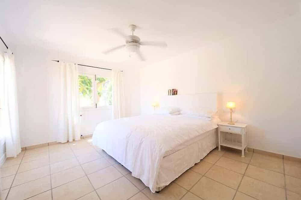 Villa Mit Traumblick Auf Meeresbucht Und Eigenem Pool In Canyamel in Canyamel, Capdepera