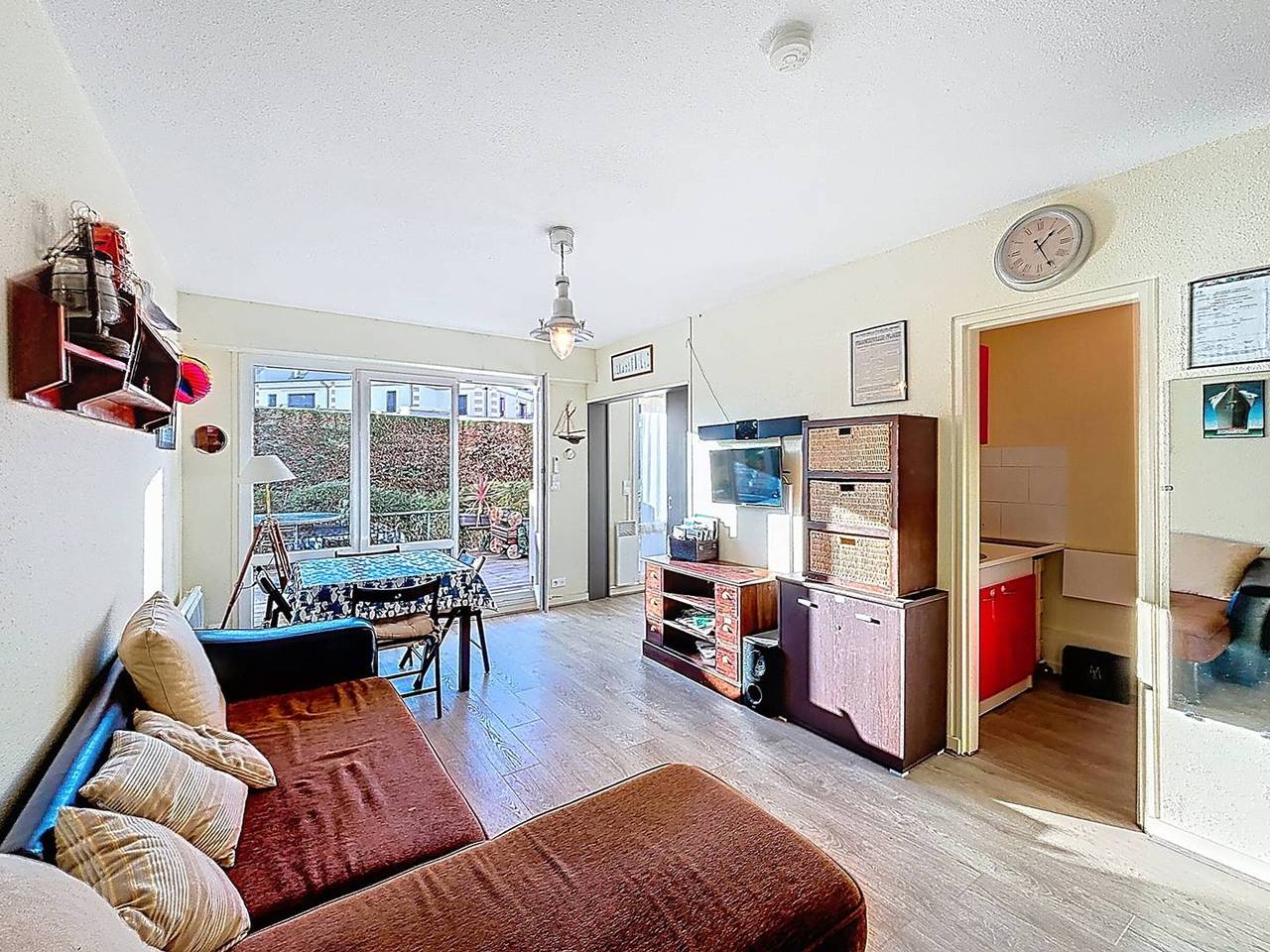 Apartamento entero, "A pie de tiendas, planta baja con terraza, Wifi y parking, para 4 personas" in Merville-Franceville-Plage, Región de Caen
