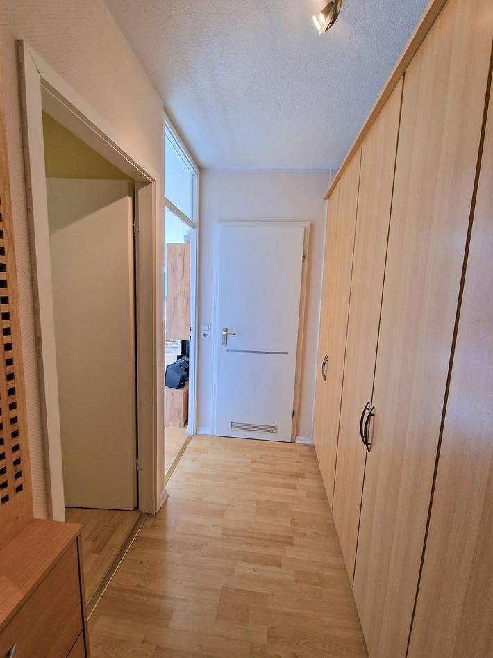 Apartamento entero, Die umgebaute Wohnung mit getrenntem Schlafzimmer (mit Tür) ist komplett mit Laminat ausgelegt. in Heiligenhafen, Distrito de Holstein Oriental