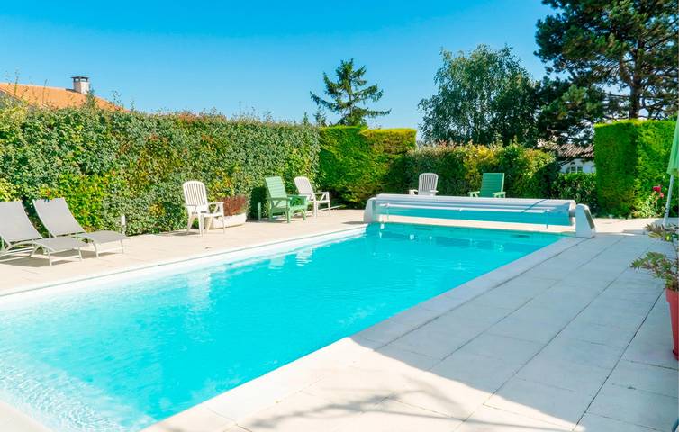 Location de vacances pour 10 personnes, avec terrasse ainsi que jardin et piscine, adapté aux familles à Meschers-sur-Gironde - 2