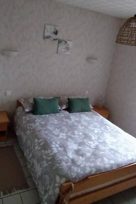 Location de vacances pour 2 personnes, avec Terrasse ainsi que Jardin et Vue à Couze-et-Saint-Front