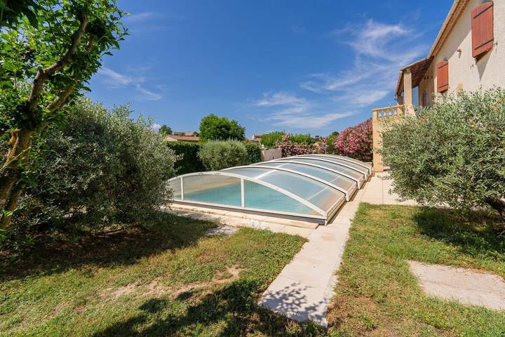 Gîte pour 4 personnes, avec jardin et piscine à Jouques - 2