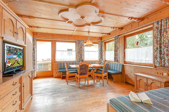 Ferienhaus für 18 Personen, mit Balkon und Terrasse in Hintertux - 2