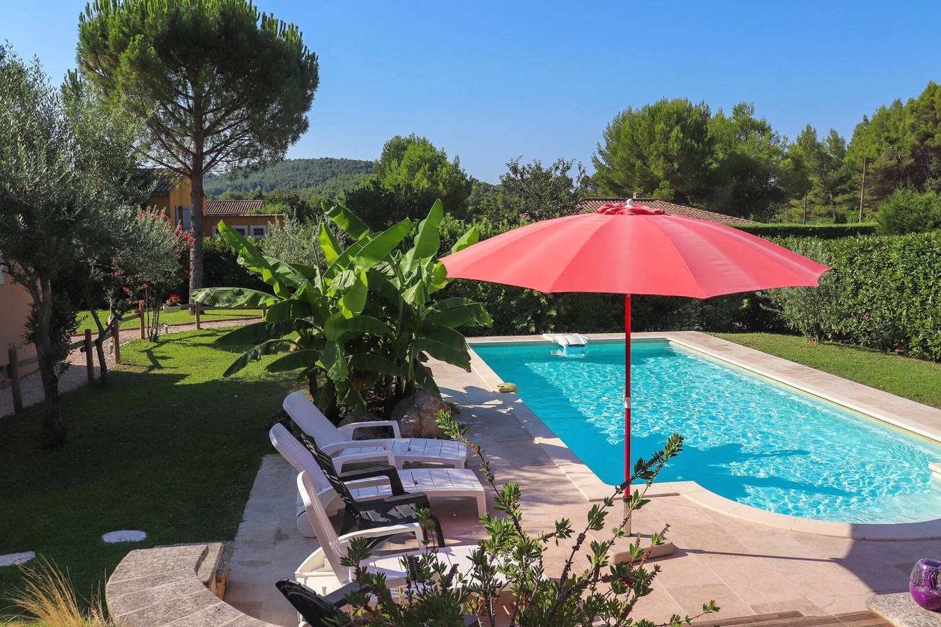 Bed and Breakfast 'Chambre - Le Clos Des Fontaines' con piscina privada, Wi-Fi y aire acondicionado in Pernes-les-Fontaines, Parque natural regional del Mont Ventoux
