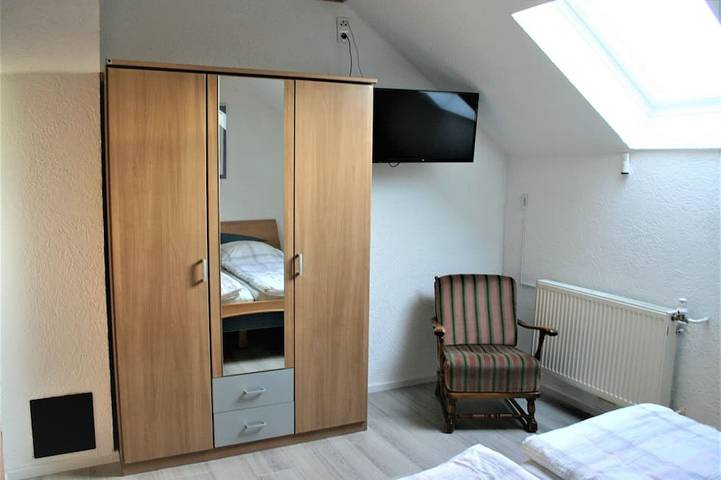 Ganze Wohnung, Freistehendes Ferienhaus, Ferienwohnung 1/ für 2-4 Personen, W- LAn frei in Mehren, Vulkaneifel