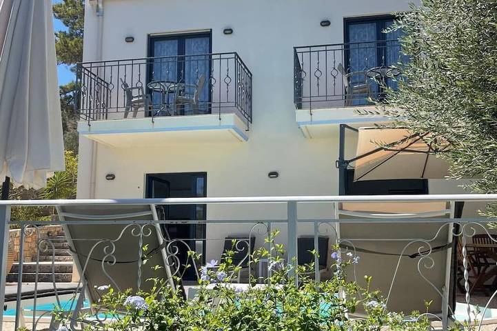 Nefeli Blue Villa in altem Olivenhain, Meerblick