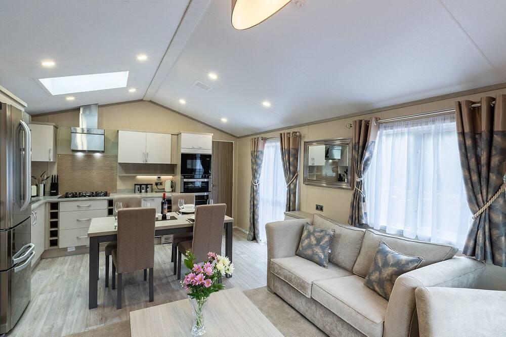 Luxury Lodge on White Cross Bay, lake Windermere in Lake District