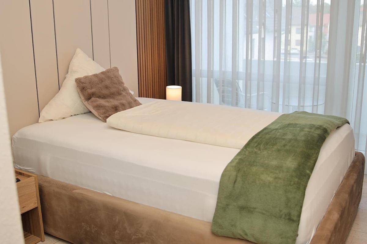Serene Retreat in Bad Salzuflen Cozy Guest Room with 1500m² Grounds in Bad Salzuflen, Kreis Lippe