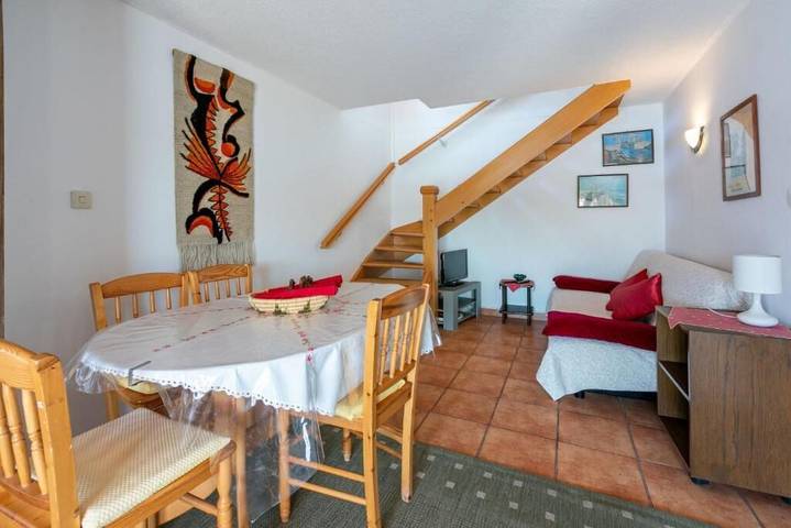 Ferienwohnung für 5 Personen, mit Balkon und Terrasse in Lopar