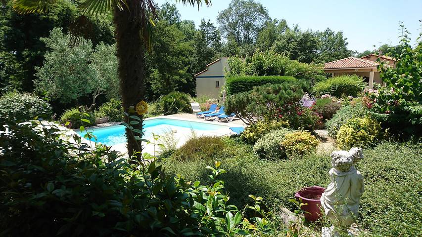 Cottage pour 3 personnes, avec jardin et piscine à Villaudric