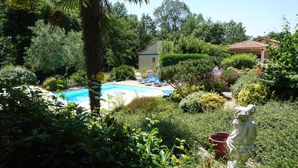 Chambre d’hôte pour 3 personnes, avec jardin et piscine à Villaudric