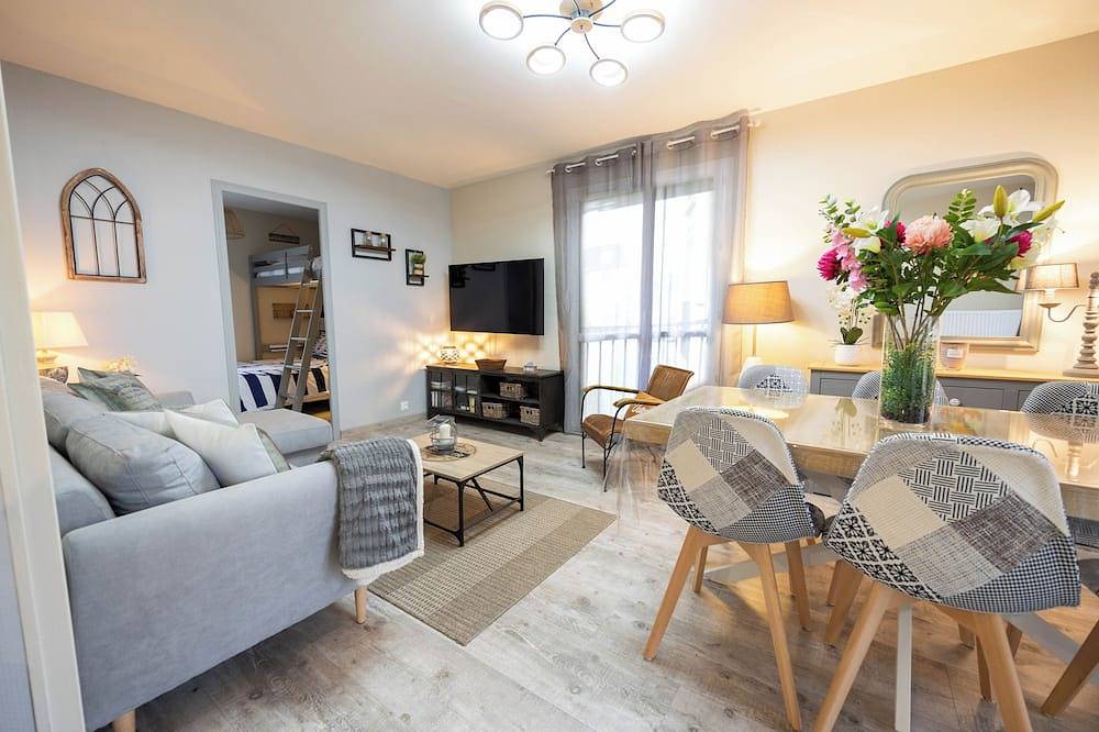 Entire apartment, 2 bedroom apartment with private parking Normandy Bayeux in Bayeux, Bayeux region