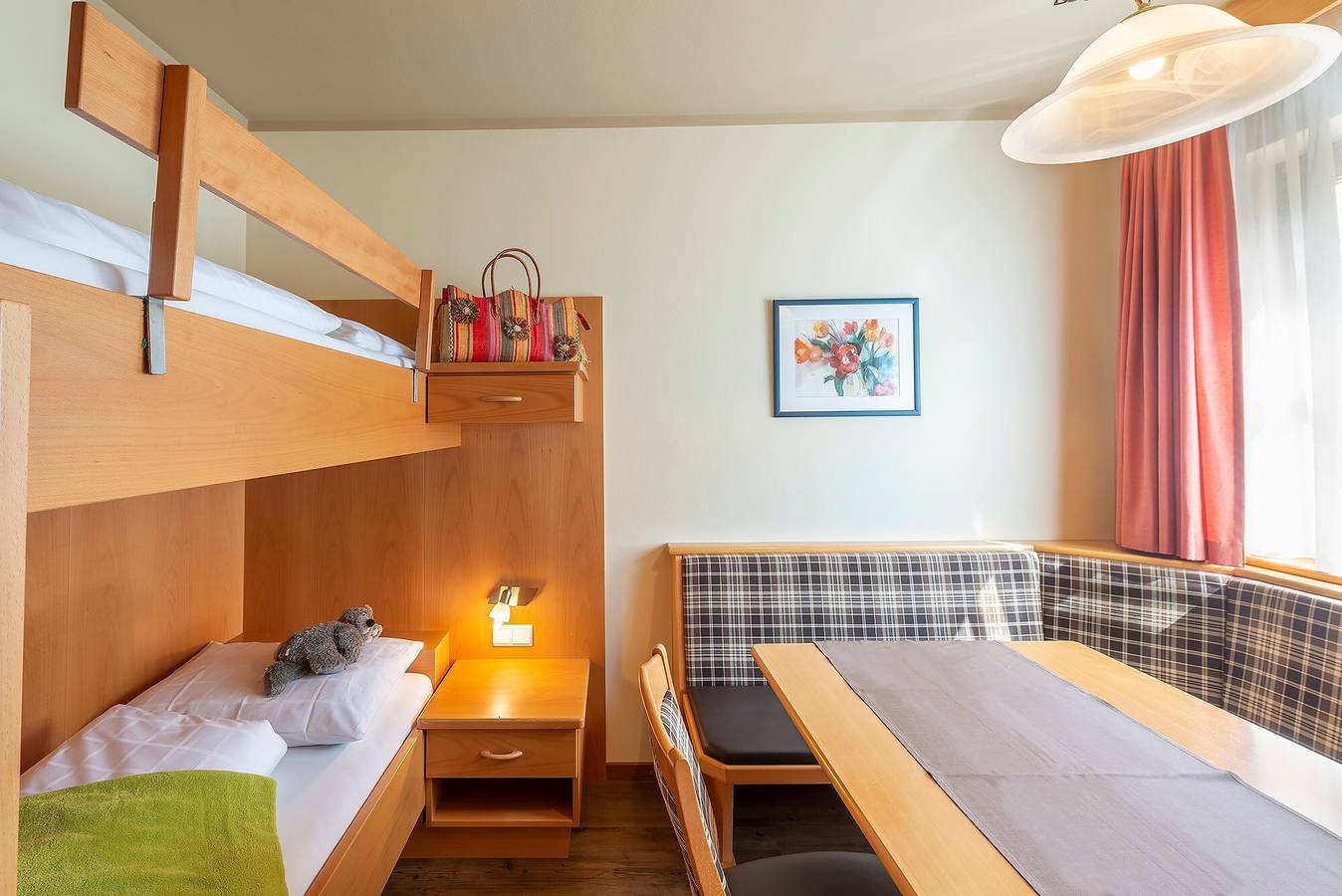 Appartamento intero, Appartamento "Alpenhof Lodge Hirzer" con vista sulle montagne, piscina comune e Wi-Fi in Saltusio, San Martino in Passiria