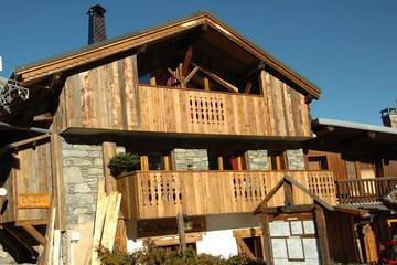 Maison de campagne pour 10 personnes, avec piscine et balcon dans Office de Tourisme de Montchavin les Coches