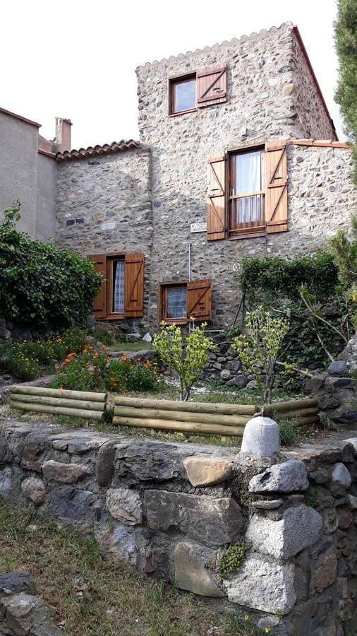 Location de vacances pour 6 personnes, avec jardin et vue à Caudiès-de-Fenouillèdes
