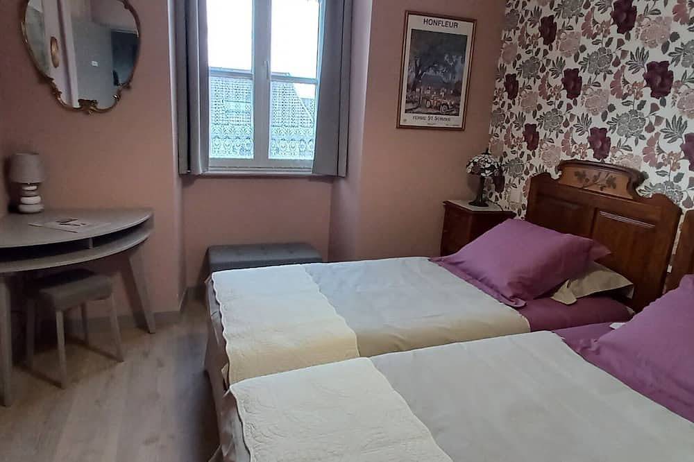 Entire apartment, Charming apartment in the heart of the Cité in Langres, Haute-Marne