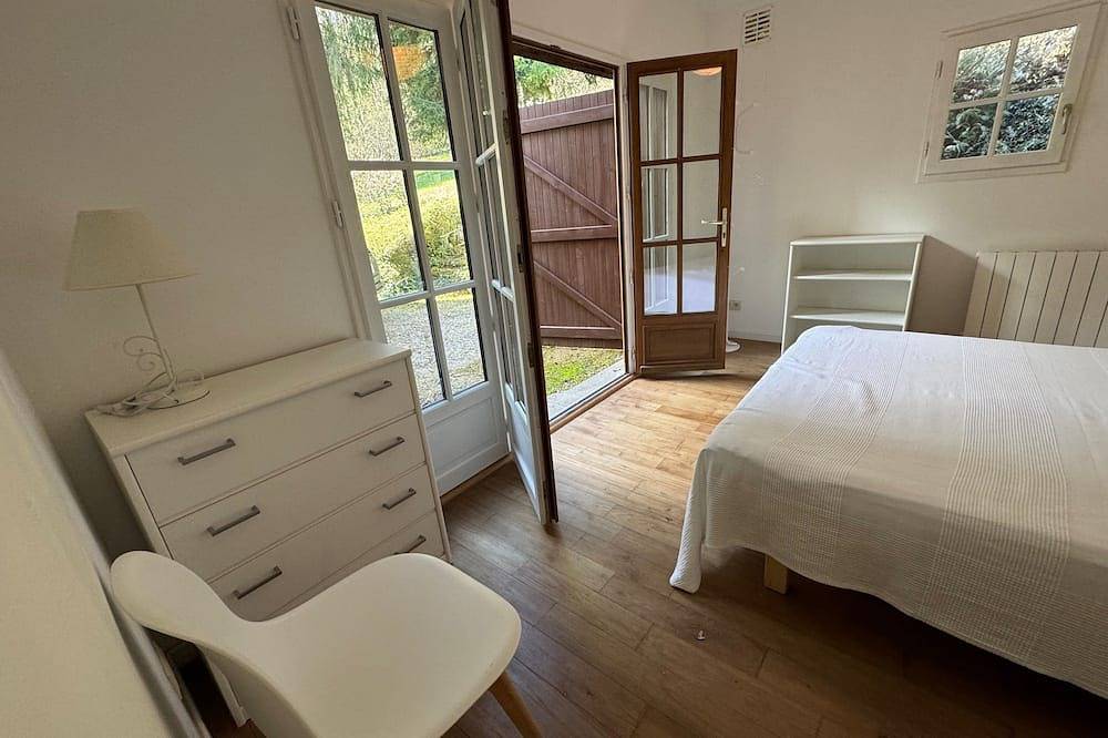 Perigourdine-Haus mit Pool in einer echten Friedensoase von 1 Hektar 4*. in Vitrac, Périgord Noir